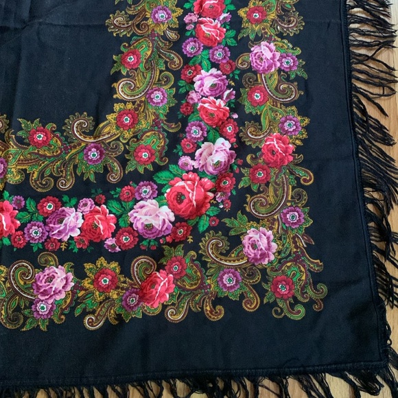 Eye catching Gorgeous with Fringe Shawl, Wrap. Very Festive - Picture 11 of 15